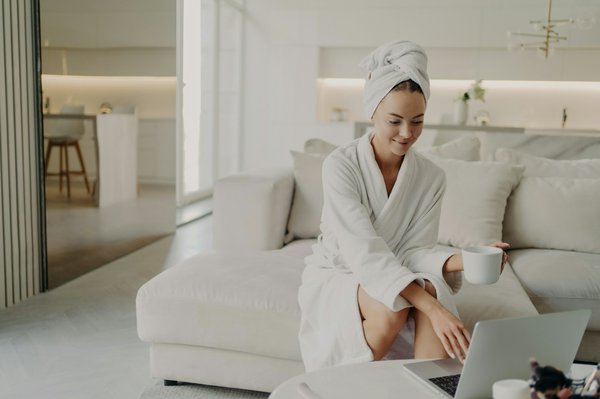 Découvrez le confort ultime avec un peignoir élégant